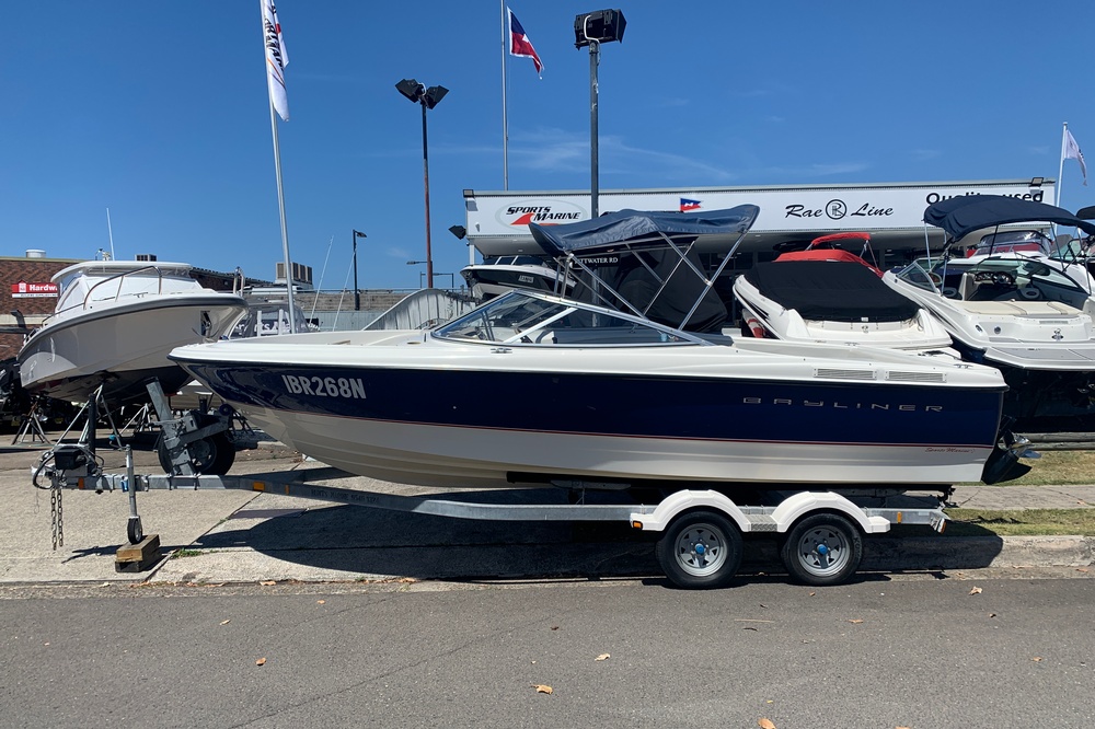 2005 Bayliner 215 BR