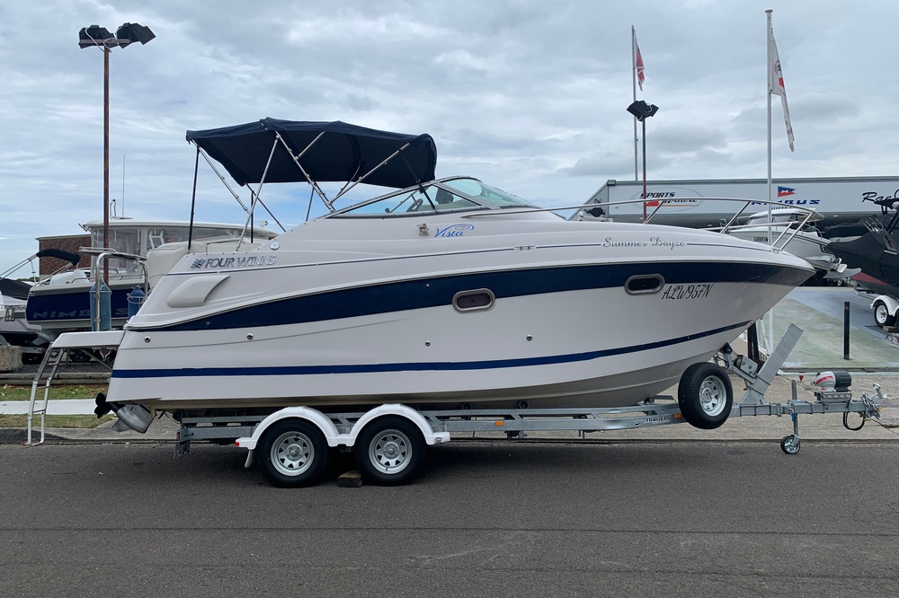 2004 Four Winns 248 Vista